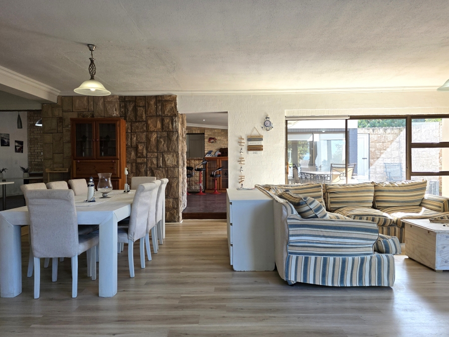 5 Bedroom Property for Sale in Wavecrest Eastern Cape